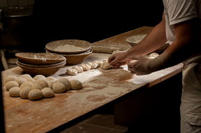 Stephan Uller beim Backen